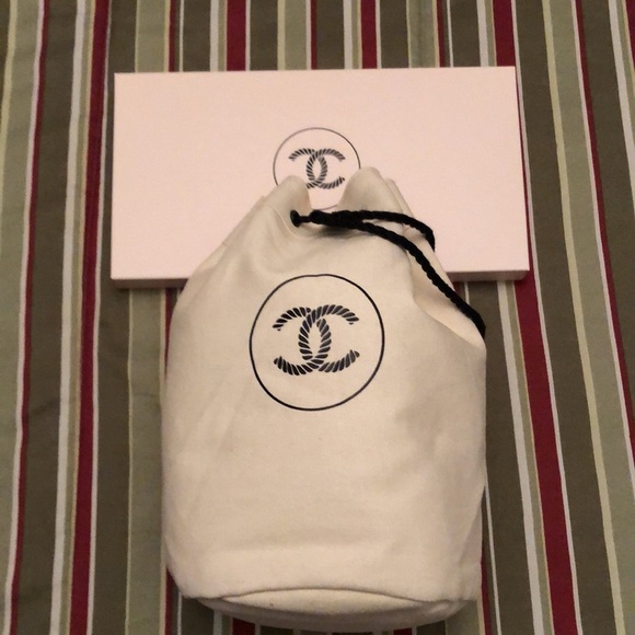 Chanel canvas drawstring makeup bucket bag - Picture 3 of 16